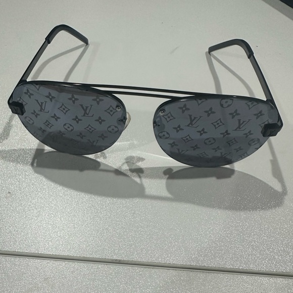 Louis Vuitton Unisex Checkered Black Sunglasses Men’s Women’s Shades LV - Picture 4 of 8